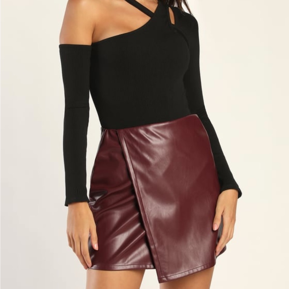 SOLD 🚫🚫🚫 Lulus skirt